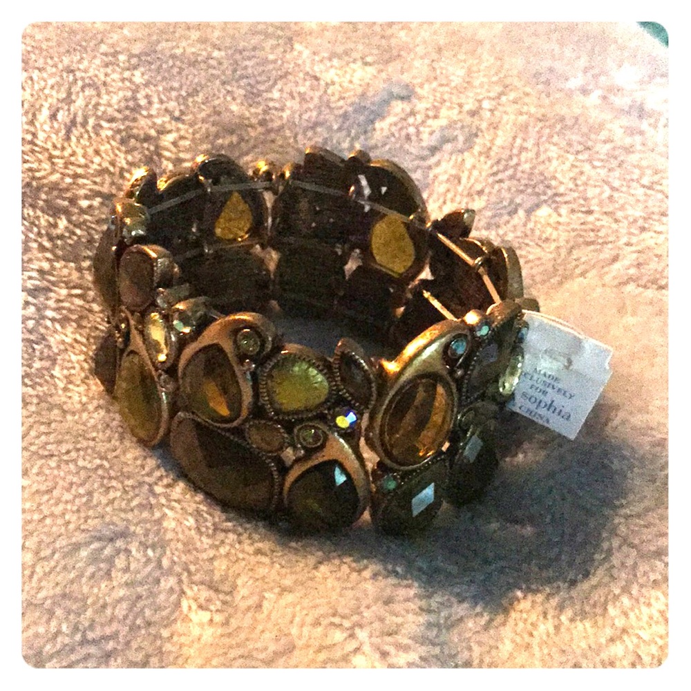 NWT Beautiful Olive Green Bracelet